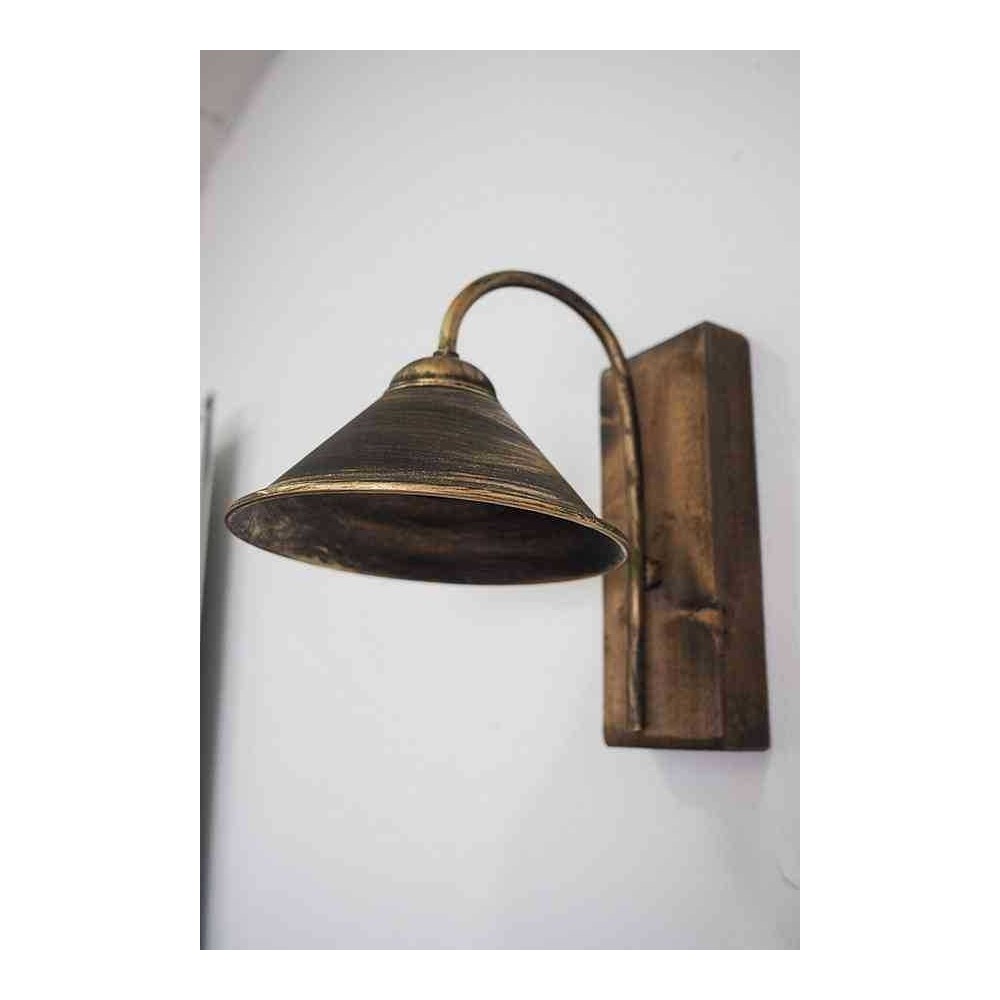 Lampada da parete con schermo in metallo 1 luce